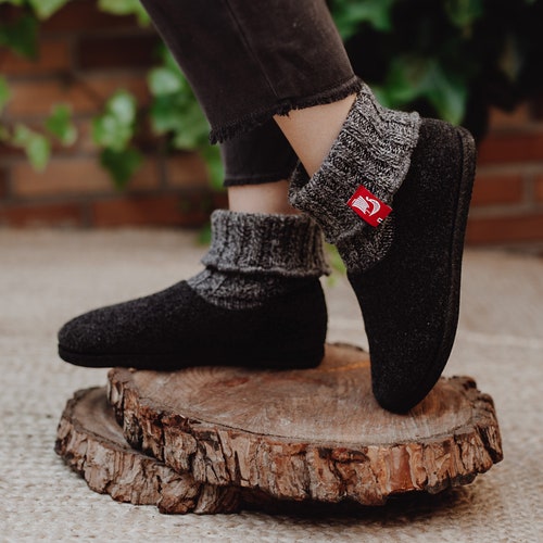 Valhalla Unisex Wool Boots \u0026 Slippers, A Warm Knit from aus Wool. You Can Wear Them Stretched, A Little Dropped or with A Turn. Dark Grey