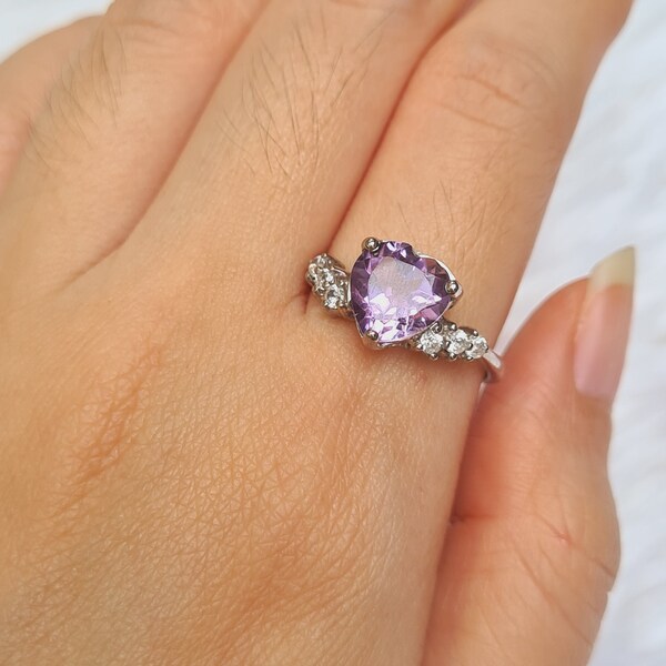 Natural heart shaped Amethyst with white zircon platinum-plated sterling silver ring