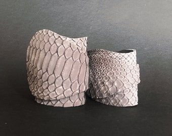 Mattgraues Python-Armband, Unisex-Lederarmband, breites Lederarmband, Originalarmband, Lederarmband