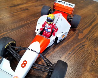 1:18 アイルトン・セナ マクラーレン ドライバーフィギュア スーツ