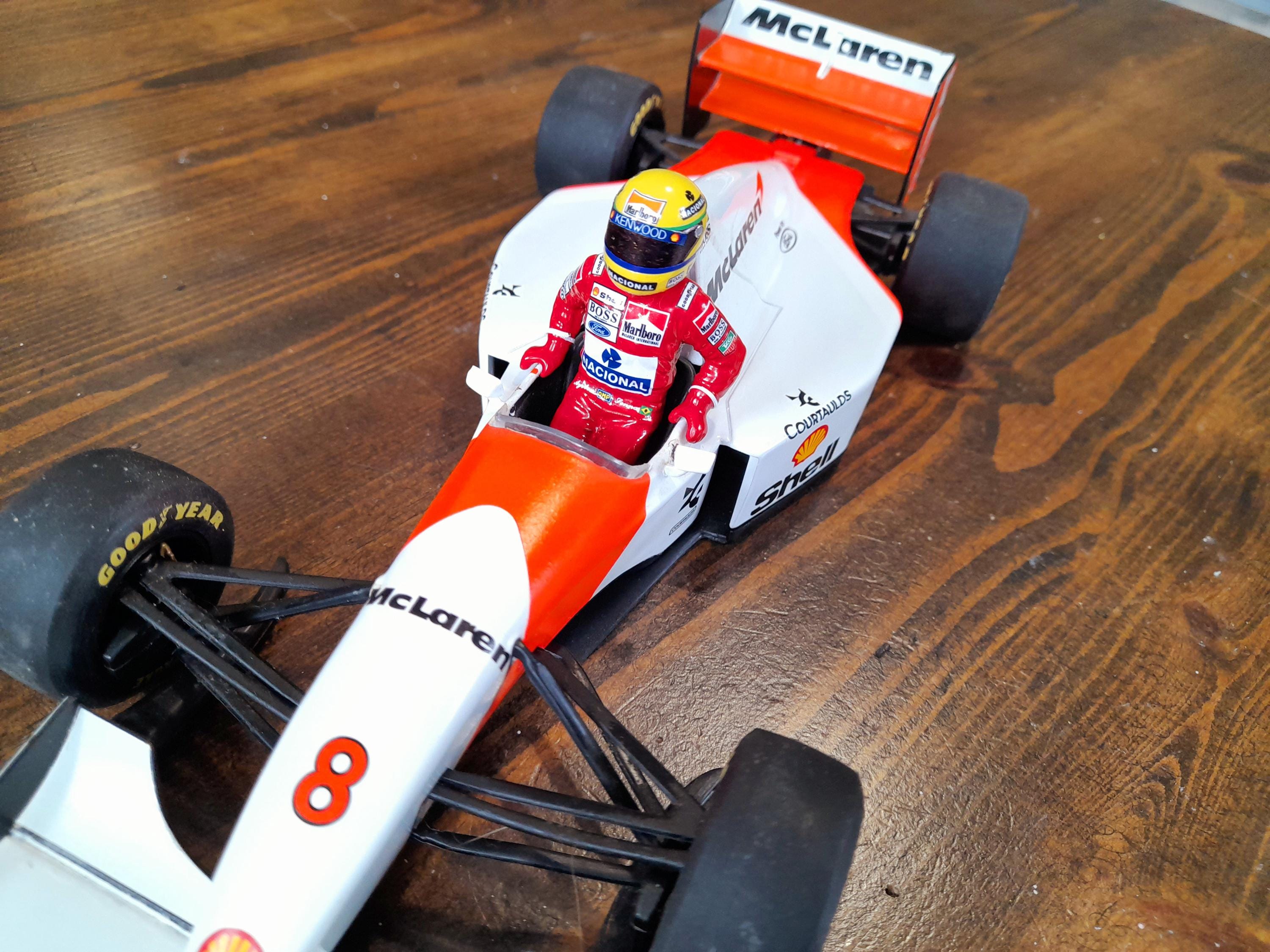 1:18 アイルトン・セナ マクラーレン ドライバーフィギュア スーツ 1:18 アイルトン・セナ マクラーレン ドライバーフィギュア スーツ