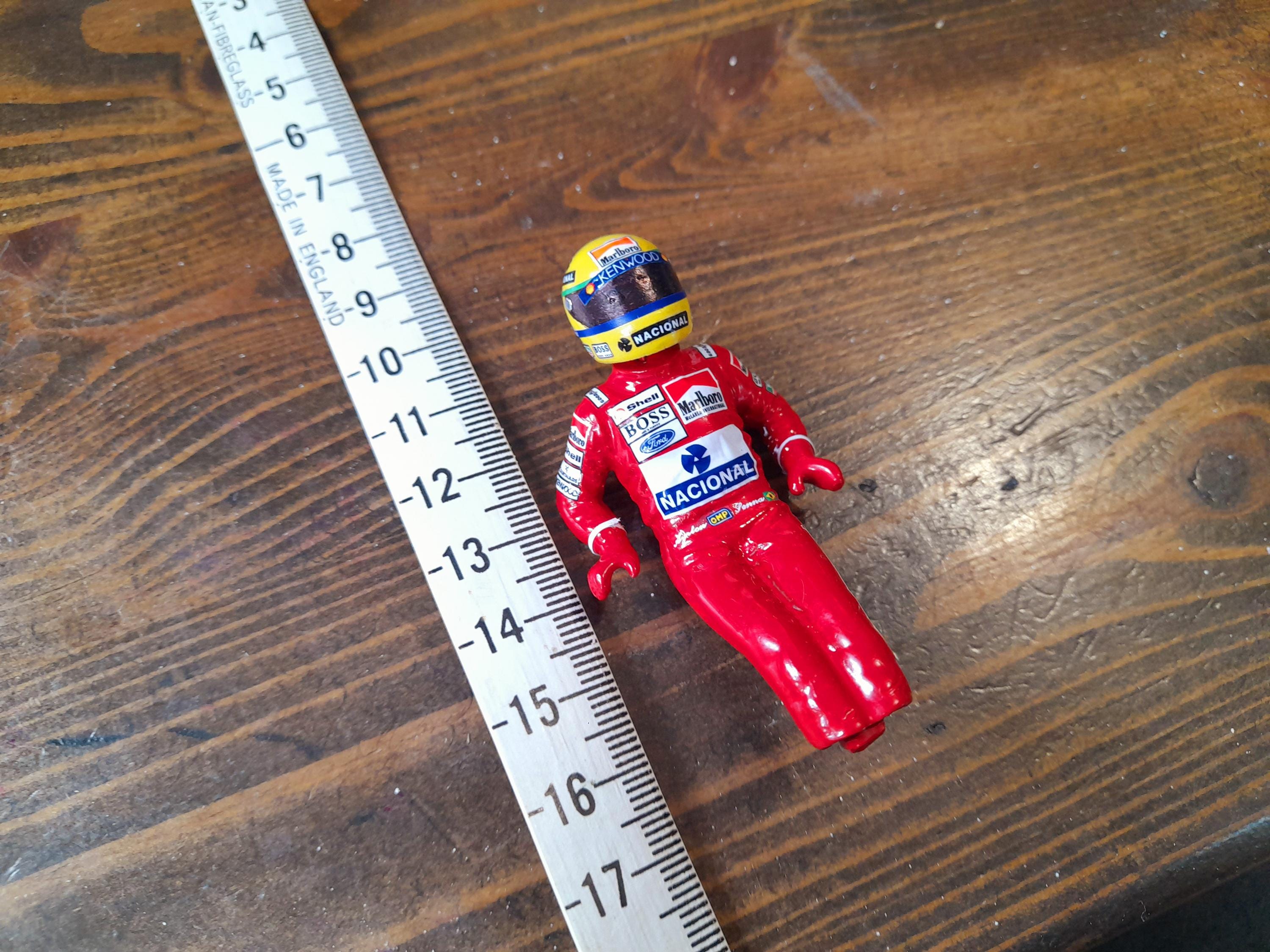 1:18 アイルトン・セナ マクラーレン ドライバーフィギュア スーツ