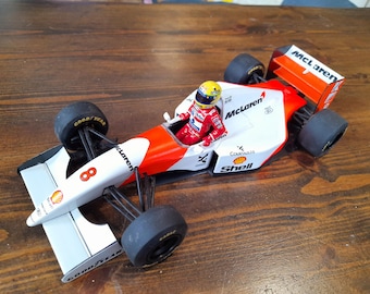 1:18 アイルトン・セナ マクラーレン ドライバーフィギュア スーツ