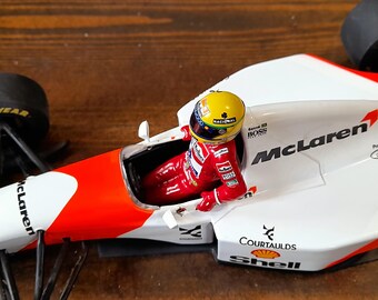1:18 アイルトン・セナ マクラーレン ドライバーフィギュア スーツ