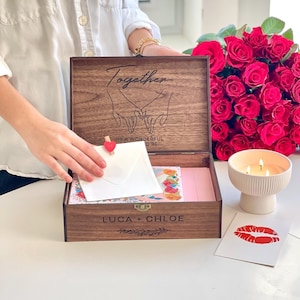 Scatola ricordo personalizzata, in legno, per matrimonio, San Valentino, anniversario, coppia, regalo d'amore per lui e il suo fidanzato, scatola in legno con lucchetto personalizzata
