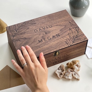 Caja de madera personalizada para recuerdos: regalo para él, ella, novio, novia, pareja, aniversario, boda, caja de madera, caja de regalo.