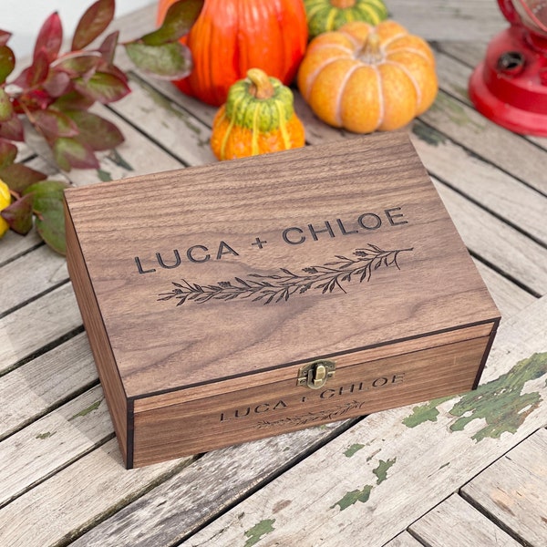 Scatola ricordo personalizzata in legno, per matrimonio, anniversario, coppia, amore, regalo di Natale per lui, per lei, fidanzato, scatola con lucchetto personalizzato inciso.