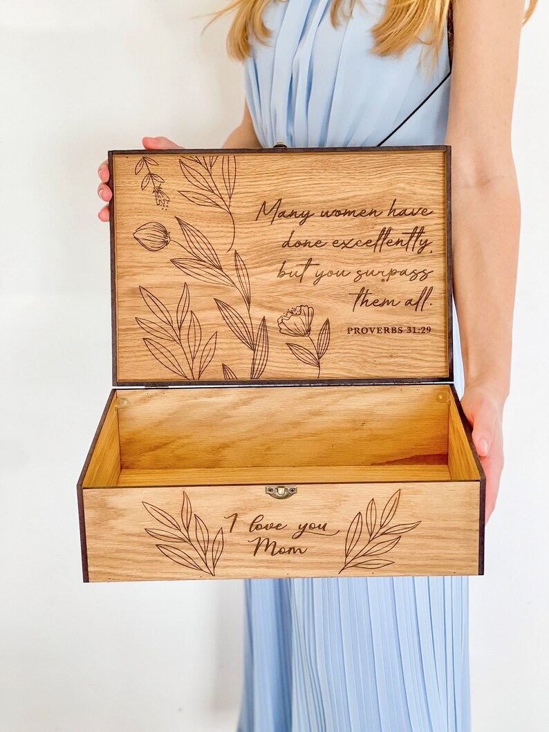 Regalo personalizado del día de la madre para la nueva futura mamá madre, bisabuela de la hija, hijo marido caja de regalo de recuerdo de madera con memoria personalizada imagen 6