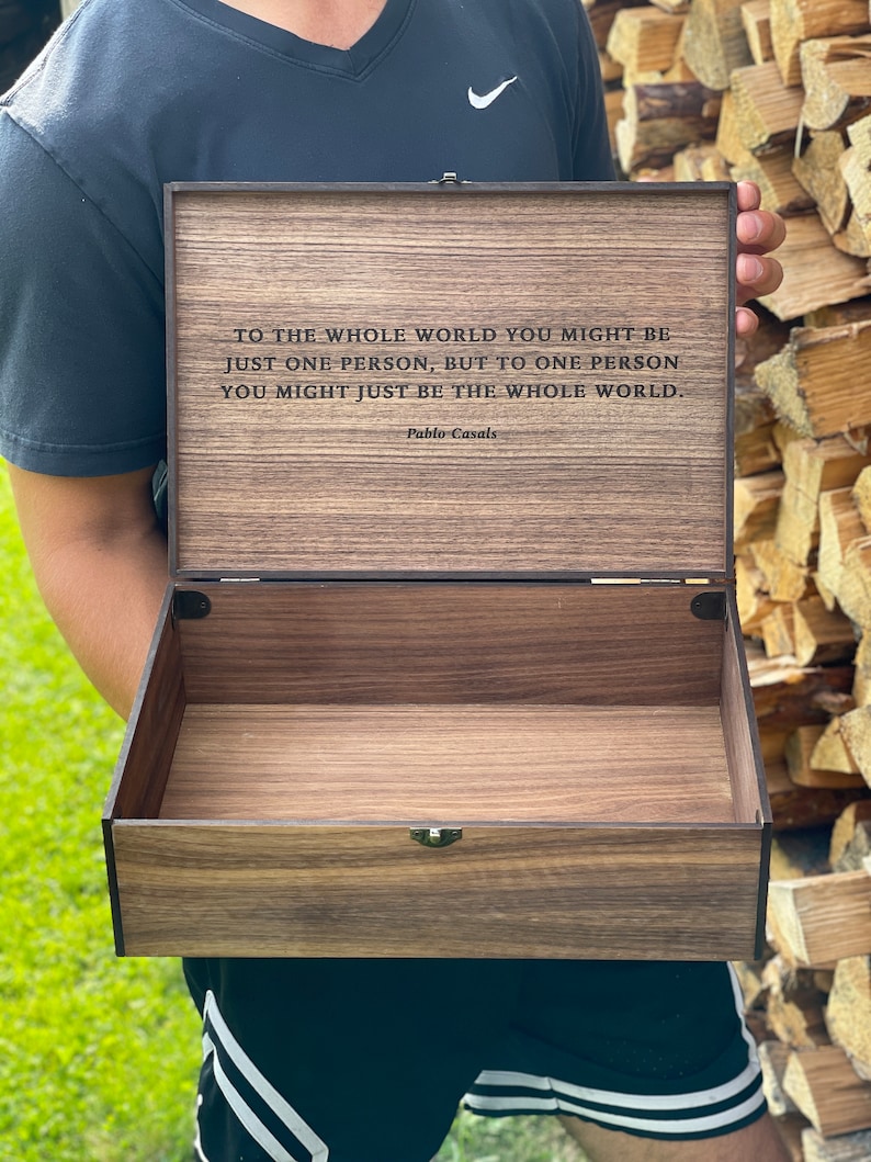 Personalized wooden name box for memories, keepsake Gift, present for Him, Boyfriend, Boy, Guy, Groomsmen, Groom, Friend for Birthday zdjęcie 2