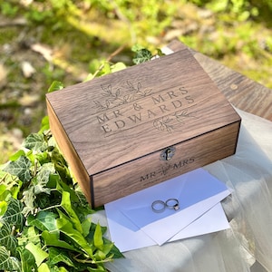 Scatola di ricordi in legno personalizzata personalizzata Regalo per lui, lei, fidanzato, fidanzata, coppia, uomini anniversario, scatola di legno per biglietti di nozze, scatola regalo immagine 4