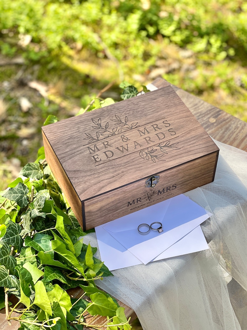 Scatola di ricordi in legno personalizzata personalizzata Regalo per lui, lei, fidanzato, fidanzata, coppia, uomini anniversario, scatola di legno per biglietti di nozze, scatola regalo immagine 4