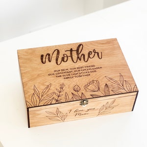 Regalo personalizado del día de la madre para la nueva futura mamá madre, bisabuela de la hija, hijo marido caja de regalo de recuerdo de madera con memoria personalizada imagen 5