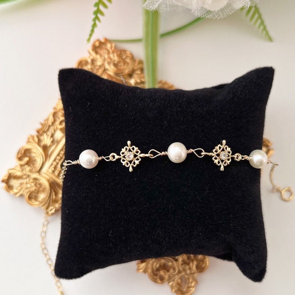 Floral Gold-Filled Pearl Bracelet/Handmade Jewelry/Dainty Retro Delicate Thin Bracelet/Bridal Jewelry/Pearl Gifts/Handmade Gift for her