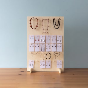 Tablero perforado rectangular para joyería y llaveros para ferias de artesanía y mercados minoristas, fabricado con madera contrachapada