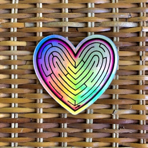 Holografische hartsticker - Heart Maze - Volledig functioneel doolhof - Ontworpen door Jessica Lied - Moon Cabbage Studios - Probeer het met je ogen!