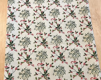 Holly Berry Christmas Table Runner: Off-White Canvas, Lined