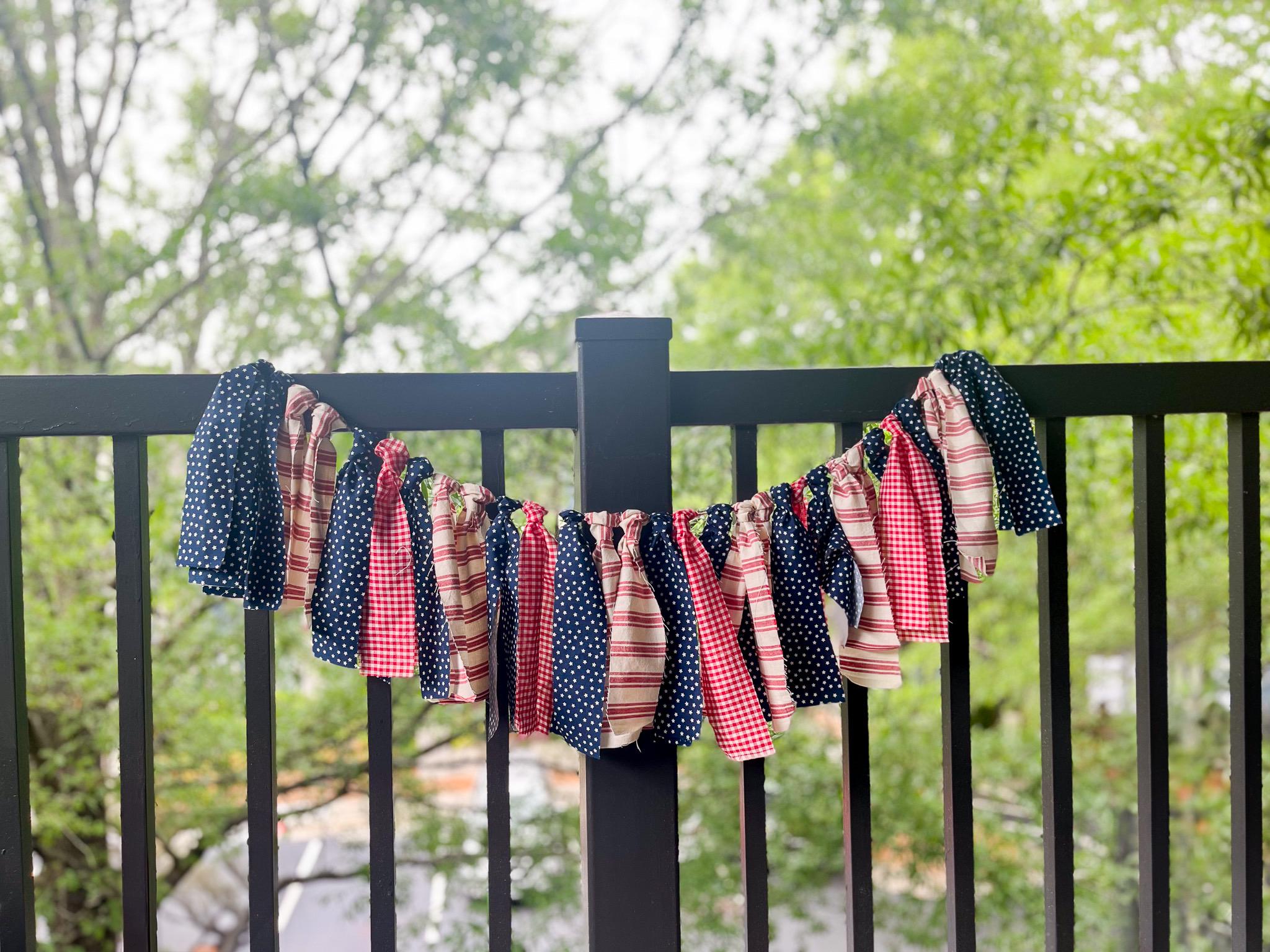 * vintage garland ୨୧  パピエマシェベルのついた ガーランド 8' Willow Pine Mantel Swag Garland