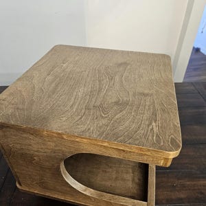 Mid Century Modern Cat House End Table, Birch Plywood Cat Bed Version 2.0 solid wood corners and edge banding Bild 5