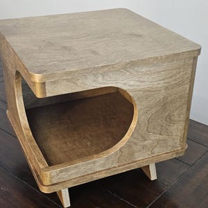 Mid Century Modern Cat House End Table, Birch Plywood Cat Bed Version 2.0 solid wood corners and edge banding Bild 9