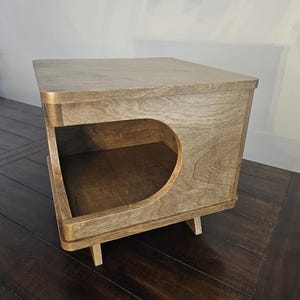 Mid Century Modern Cat House End Table, Birch Plywood Cat Bed Version 2.0 solid wood corners and edge banding Bild 7