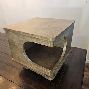 Mid Century Modern Cat House End Table, Birch Plywood Cat Bed Version 2.0 solid wood corners and edge banding Bild 1