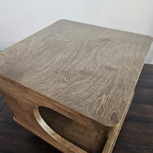 Mid Century Modern Cat House End Table, Birch Plywood Cat Bed Version 2.0 solid wood corners and edge banding Bild 2