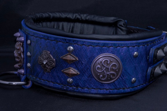 ハンドメイドのネイビーブルーレザー製犬用首輪：大型犬用スタッズ付き