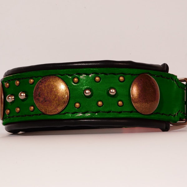 Romeinse leren hondenhalsband met grote schilden kleur groen voor Rottweiler