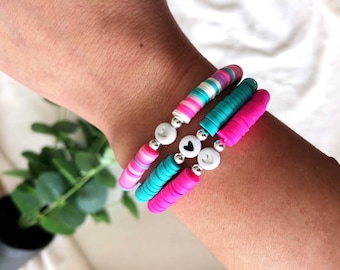 bracelet personnalisable heishi tendance, bracelet perles heishi minimaliste, bracelet heishi boho, bracelet perles heishi colorées