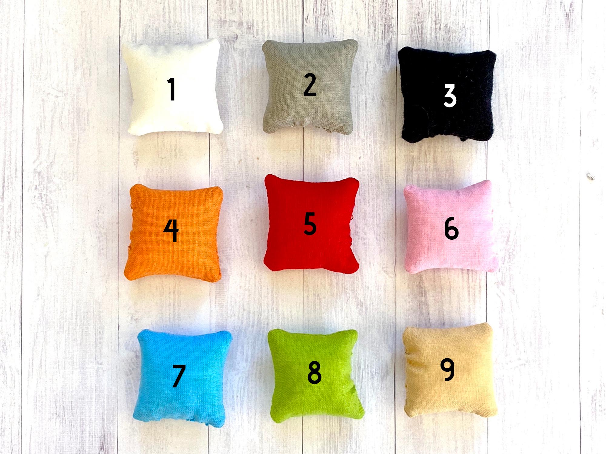 Demi-échelle, échelle 1 , ensemble de deux coussins de maison de poupée, petits coussins