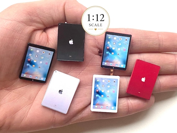 1:12 Scale Dollhouse Miniature Touchscreen Tablet, Faux Display Graphic Tablet for Diorama Living Room and Desk Decor