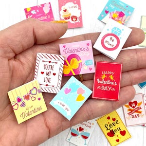 Set van 4 miniatuurkaarten voor Valentijnsdag voor modepoppen bjd-poppen diorama schaal 1/6 poppenaccessoires poppenhuis Valentijnsdecoratie