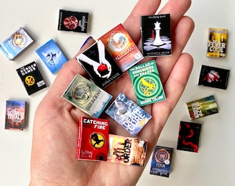 Set of miniature scifi bestseller series books for fashion dolls, bjd dolls, 12 inches doll, 1:6 scale diorama, dollhouse miniatures