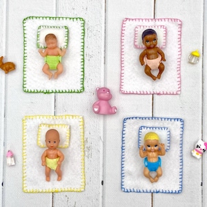 Miniature pillow and blanket for baby doll Krissy 3 inch baby Skipper happy family zuru mini baby nursery dollhouse accessories scale 1:6