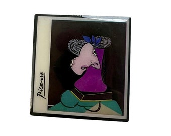 True Vintage Pablo Picasso Pin 1992 Woman in a straw Hat, Wearable Art Badge Jewelry, Miniature Picasso Painting, Picasso Pin for Jacket Bag