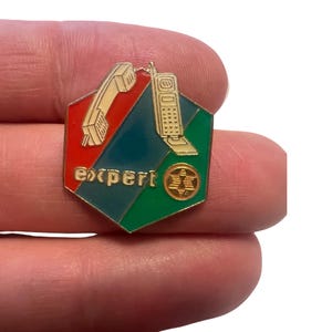 Vintage Expert MOBILE PHONE Pin Funny Retro Technology Phone of First Mobiles