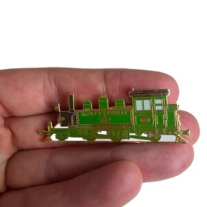 Southern 762 Steam Locomotive Enamel Lapel Pin