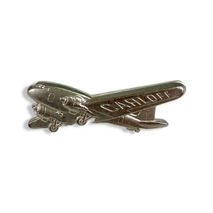 Douglas C-47 SkyTrain Pin: Militärflugzeug Sammler Geschenk