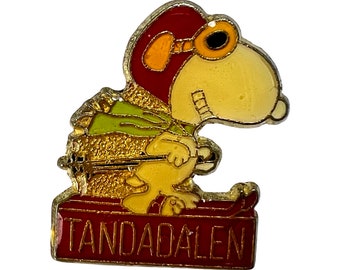 Vintage Tandadalen Snoopy  Ski Pin/Sälen ski region Badge/Rare Collectable Snoopy Pin/ Peanuts Cartoon Memorabiliba/Sweden Ski Lapel Pin