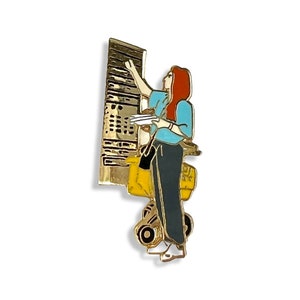 Pin vintage de señora del correo que entrega cartas, regalo para señora del correo, pin de corbata