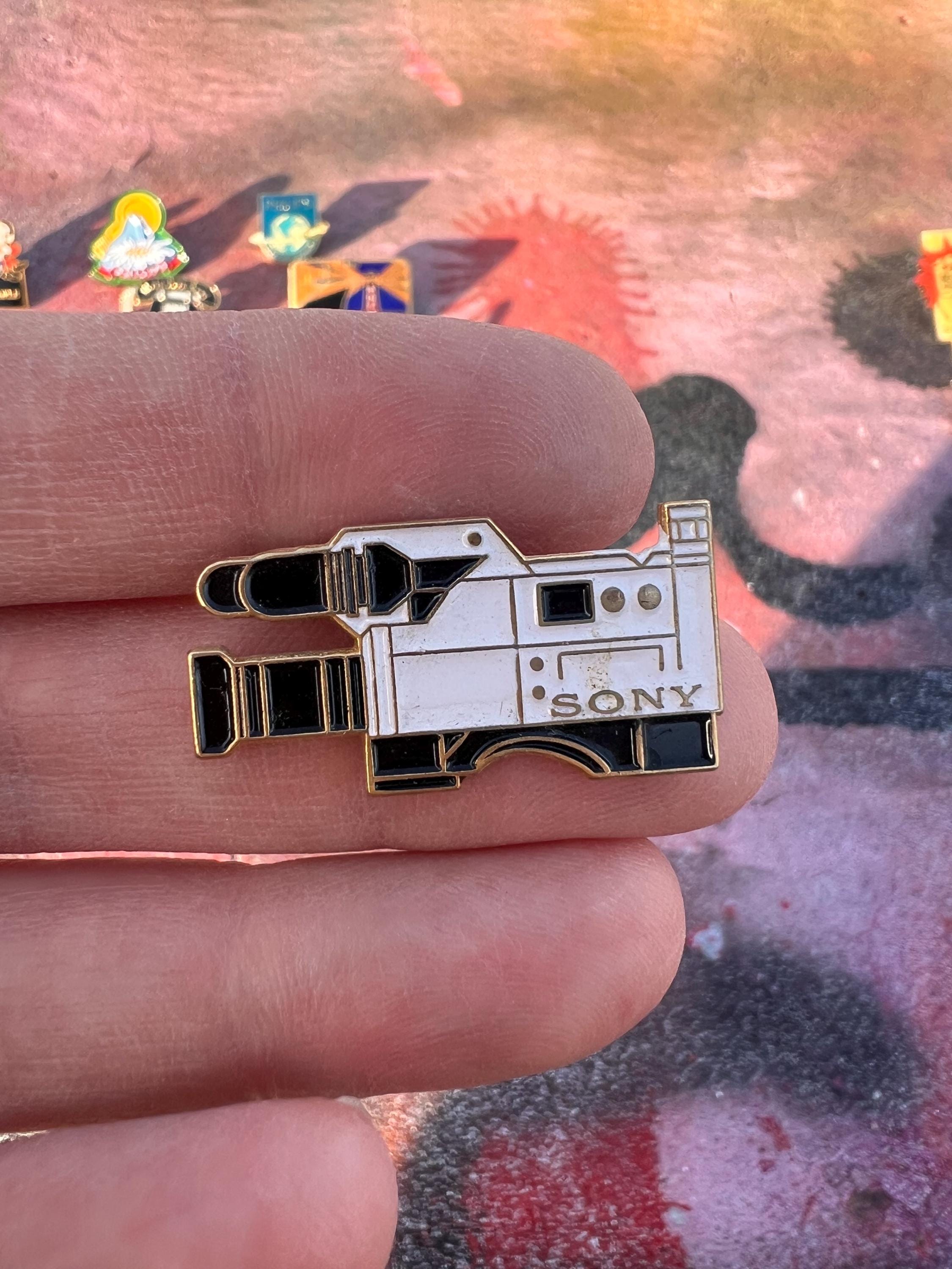 ヴィンテージ ソニー カメラカメラ ピンバッジ、レトロテック バッジ