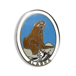Pin de esmalte vintage de Alaska, pin de viaje del estado de EE. UU., pin de corbata con recuerdo navideño.
