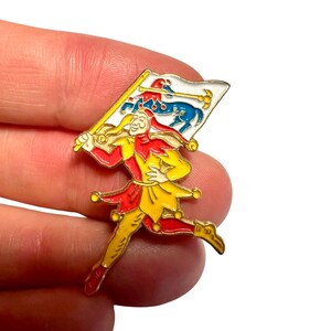 1937 Insigne badge militaire suisse en bronze signé Huguenin