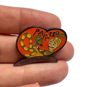 Spilla da clown vintage: distintivo da incantatore di serpenti