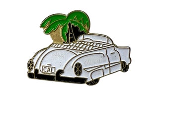 Pin's convertible blanc vintage