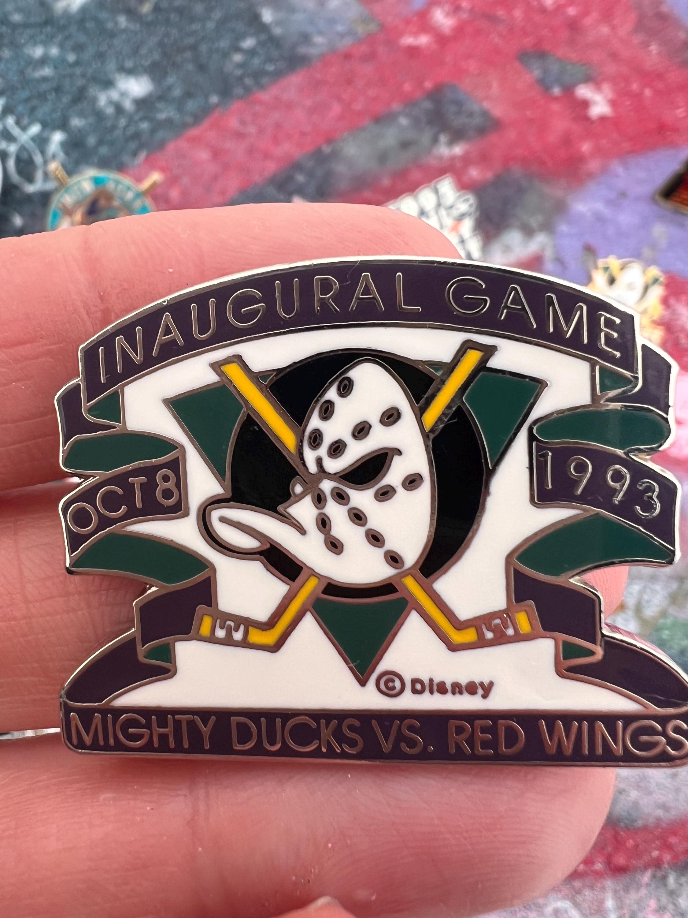 イギリス Worcestershire関連のヴィンテージエナメルバッジ