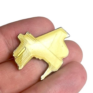 Vintage White GRAND PIANO, Classical Music, Orchestra,  Birthday Gift, Pinback, Musical Instrument Jewelry, Badge, Brooch.