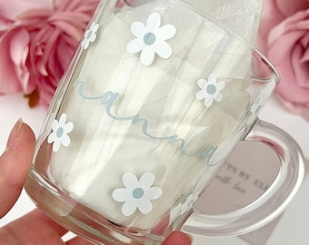 Personalised Daisy Glass Mug with name: Custom, Friend, Mum, Nan, Auntie gift