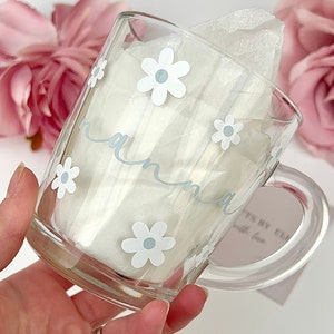 Personalised Daisy Glass Mug with name: Custom, Friend, Mum, Nan, Auntie gift