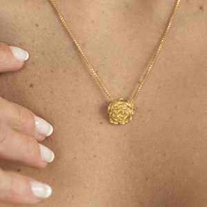 Small Rose necklace - Delicate Rose Necklace - Gold Rose Pendant - Mothers Day Gift - Aesthetic Necklace Rose - Gold pendant